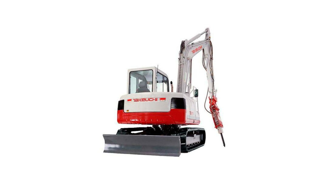 Mini excavadora Takeuchi TB 015 con cabina cerrada y brazo hidráulico, ideal para construcción y trabajos en espacios reducidos. Equipamiento en excelente estado, perfecta para obras de precisión y movilidad.