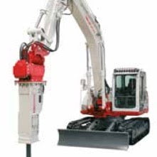 Alto texto de alt: Excavadora híbrida de última generación con brazo articulado y sistema ecológico para trabajos de construcción y obras públicas.