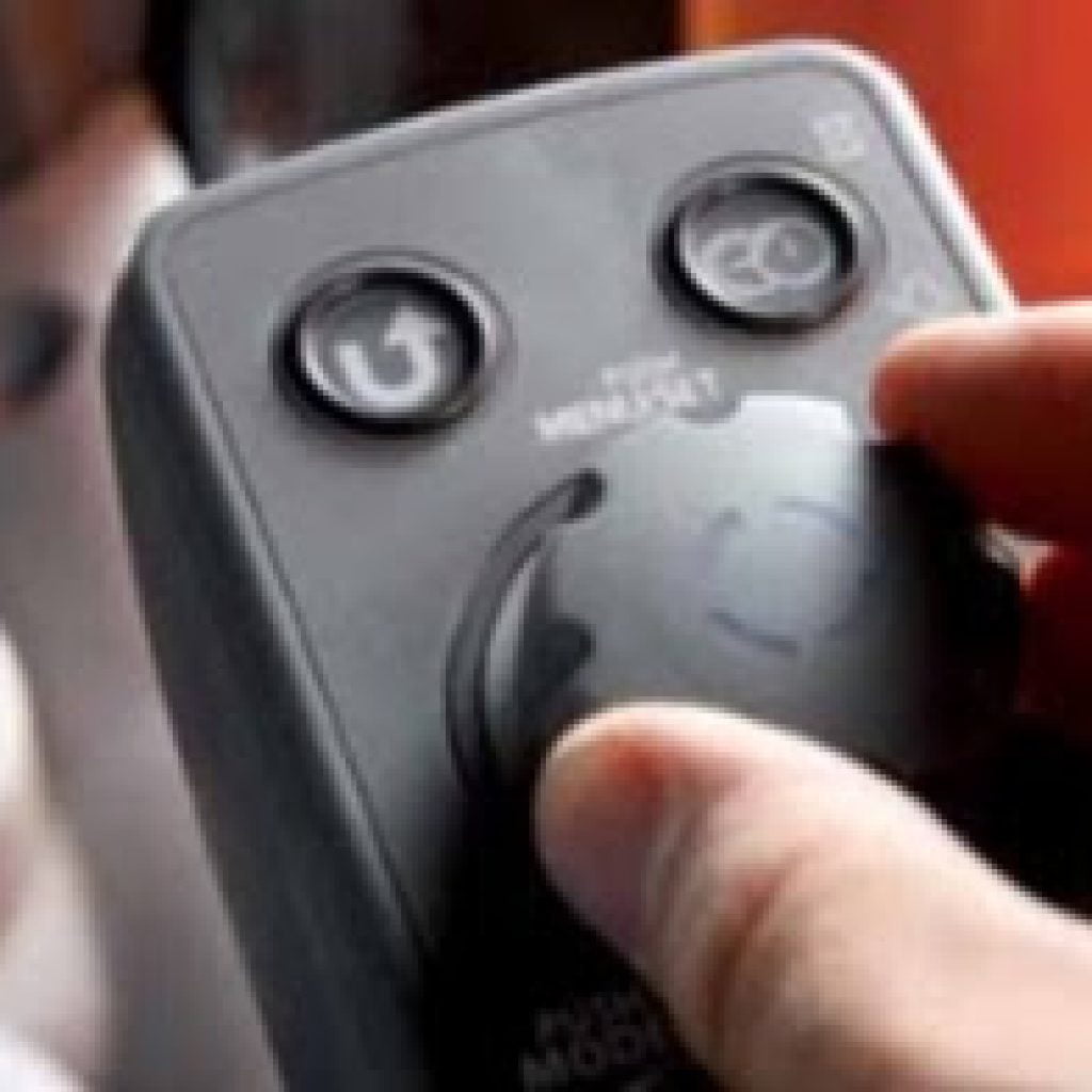 Control remoto de maquinaria pesada para operación a distancia, compatible con equipos de construcción y obras públicas.