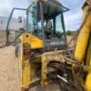 RetroPala, Marca: NEW HOLLAND, Modelo: LB 110, Año fabricación 2001, equipada con dos cazos y matriculada.