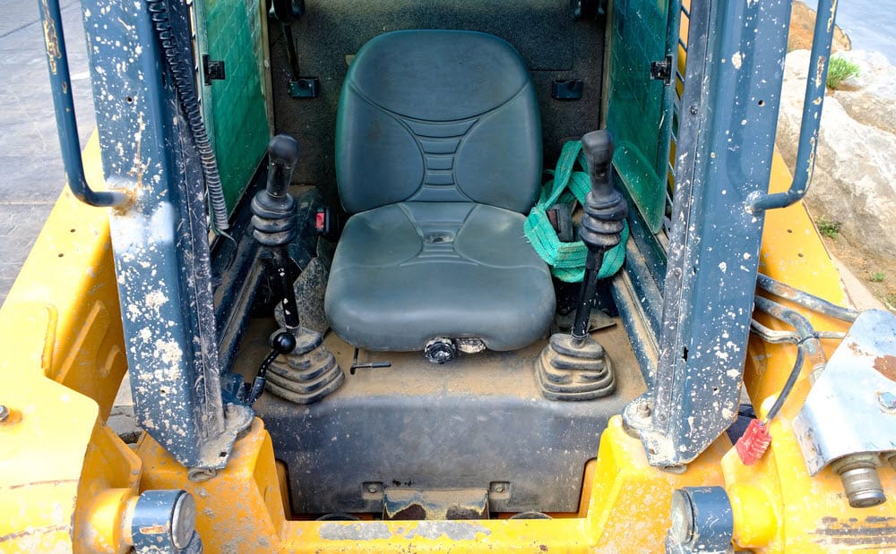 Asiento viejo de maquinaria pesada