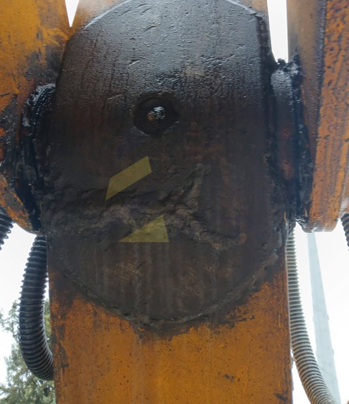 Excavadora ruedas JS 175 W. Año 2005, Horas: 17382. Equipada con Cazo de trabajo y Martillo, Aire Acondicionado. Bomba reparada con 300 Horas de trabajo.