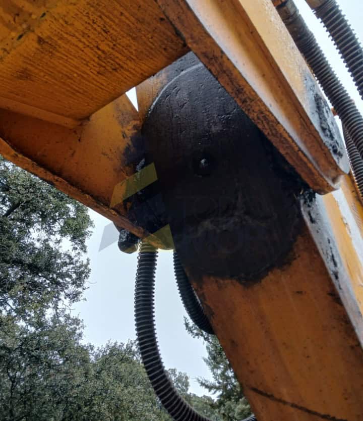 Excavadora ruedas JS 175 W. Año 2005, Horas: 17382. Equipada con Cazo de trabajo y Martillo, Aire Acondicionado. Bomba reparada con 300 Horas de trabajo.