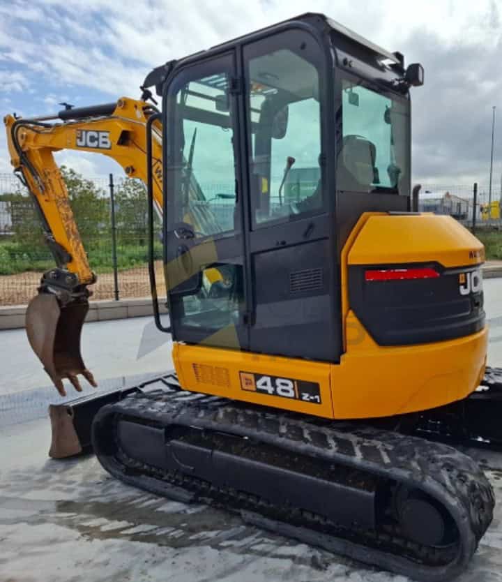 Miniexcavadora, Marca: JCB, Modelo:48 Z-1, Año fabricación 2020, Horas: 1328, equipada con enganche mecánico cazo de 40, 60 y martillo.Con CE. Maquinaria lista para trabajar.