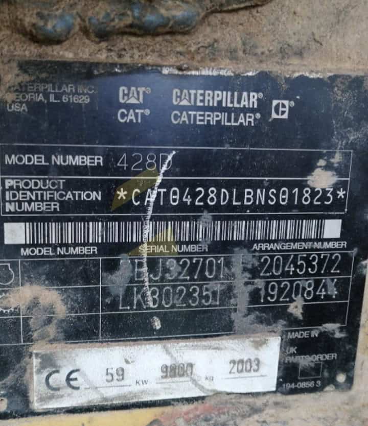 Retrocargadora CATERPILLAR 428 D, Año 2003, con 18916 Horas, equipada con un cazo. Matriculada.