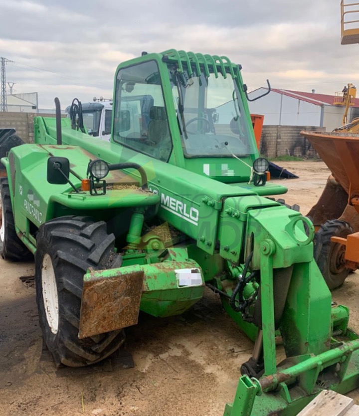 Manipulador Telescópico MERLO P35.13VS, Año 2000, equipada con Pinzas porta-palet . Matriculada