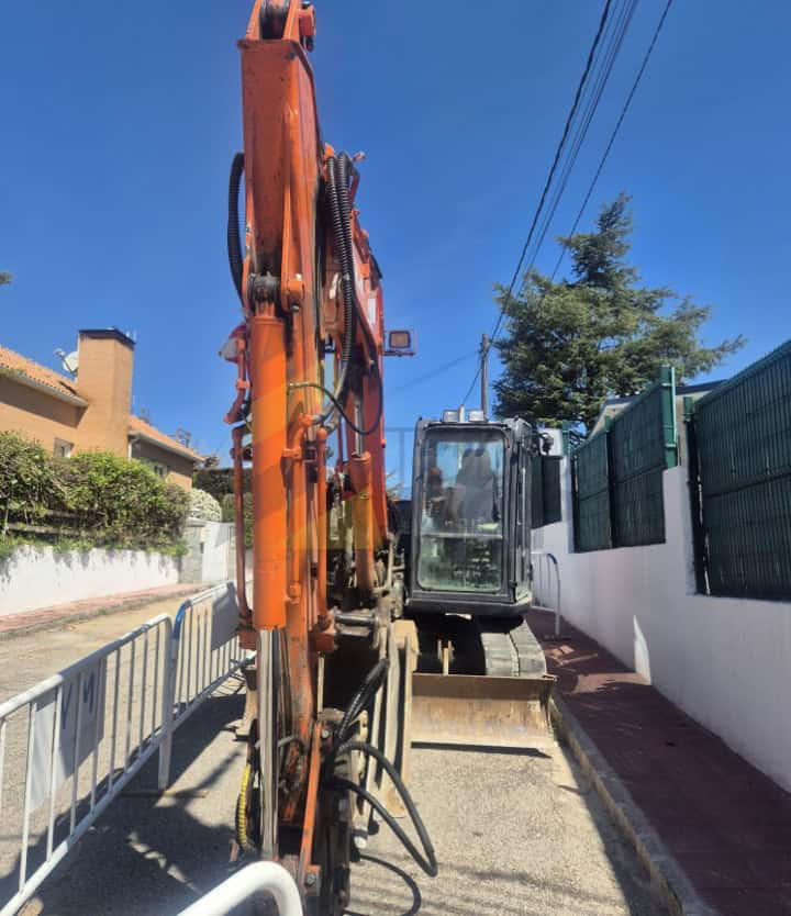 Excavadora, HITACHI,  ZX85 USB-5A, Año de fabricación 2017, Horas: 9.525 Aprox, Enganche Hidráulico , cazo de 40,60 y martillo, Aire acondicionado.
