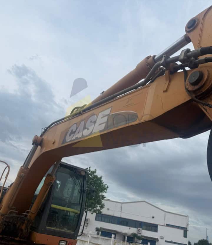 Excavadora ruedas CASE WX 210, Año 2007, Horas: 5900. Equipada con Cazo de trabajo de 1 metro, Ruedas de la casa, Engrase centralizado, Sin holguras.