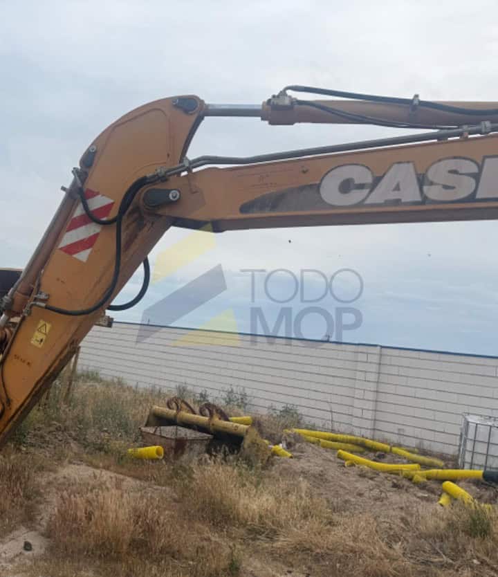 Excavadora ruedas CASE WX 210, Año 2007, Horas: 5900. Equipada con Cazo de trabajo de 1 metro, Ruedas de la casa, Engrase centralizado, Sin holguras.