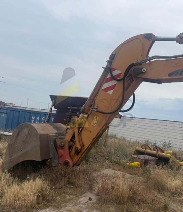 Excavadora ruedas CASE WX 210, Año 2007, Horas: 5900. Equipada con Cazo de trabajo de 1 metro, Ruedas de la casa, Engrase centralizado, Sin holguras.
