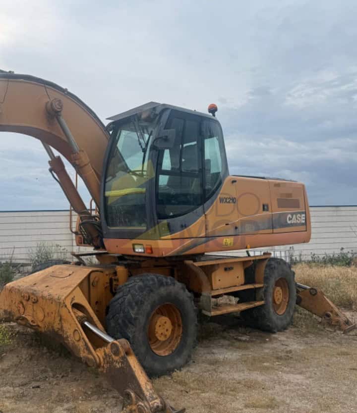 Excavadora ruedas CASE WX 210, Año 2007, Horas: 5900. Equipada con Cazo de trabajo de 1 metro, Ruedas de la casa, Engrase centralizado, Sin holguras.