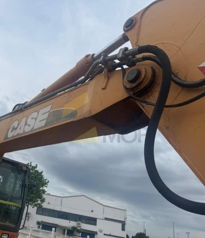 Excavadora ruedas CASE WX 210, Año 2007, Horas: 5900. Equipada con Cazo de trabajo de 1 metro, Ruedas de la casa, Engrase centralizado, Sin holguras.