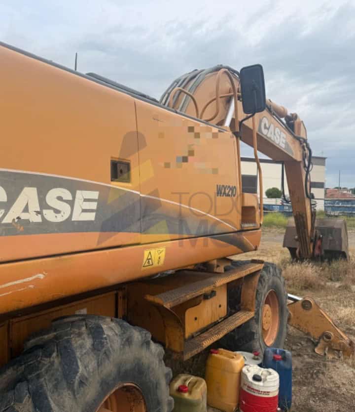 Excavadora ruedas CASE WX 210, Año 2007, Horas: 5900. Equipada con Cazo de trabajo de 1 metro, Ruedas de la casa, Engrase centralizado, Sin holguras..