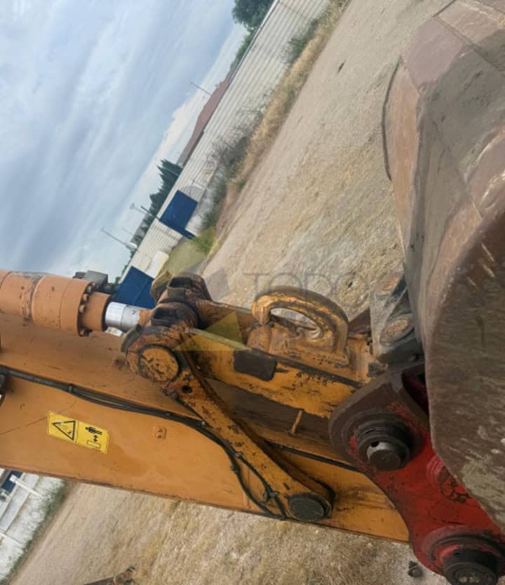 Excavadora ruedas CASE WX 210, Año 2007, Horas: 5900. Equipada con Cazo de trabajo de 1 metro, Ruedas de la casa, Engrase centralizado, Sin holguras.