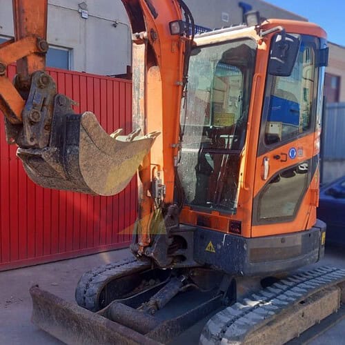 Miniexcavadora, DOOSAN, DX35Z, Año fabricación 2019, Horas: 3000, equipada con enganche mecánico y tres cazos. Giro cero. Con CE. Maquinaria lista para trabajar.
