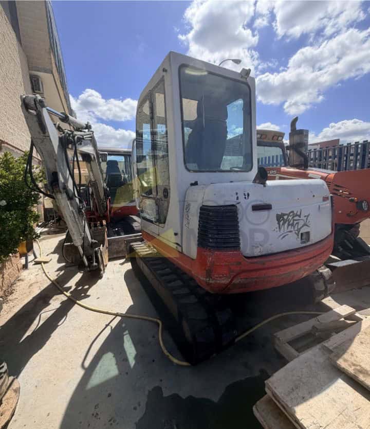 Miniexcavadora TAKEUCHI TB145 , Año fabricación 2005, Horas: 13741 H, equipada con cazo de 40, Enganche Hidráulico, tres instalaciones hidráulicas.