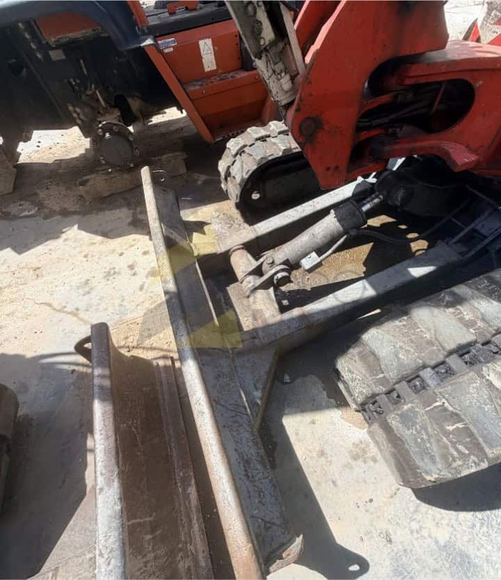 Miniexcavadora TAKEUCHI TB145 , Año fabricación 2005, Horas: 13741 H, equipada con cazo de 40, Enganche Hidráulico, tres instalaciones hidráulicas.