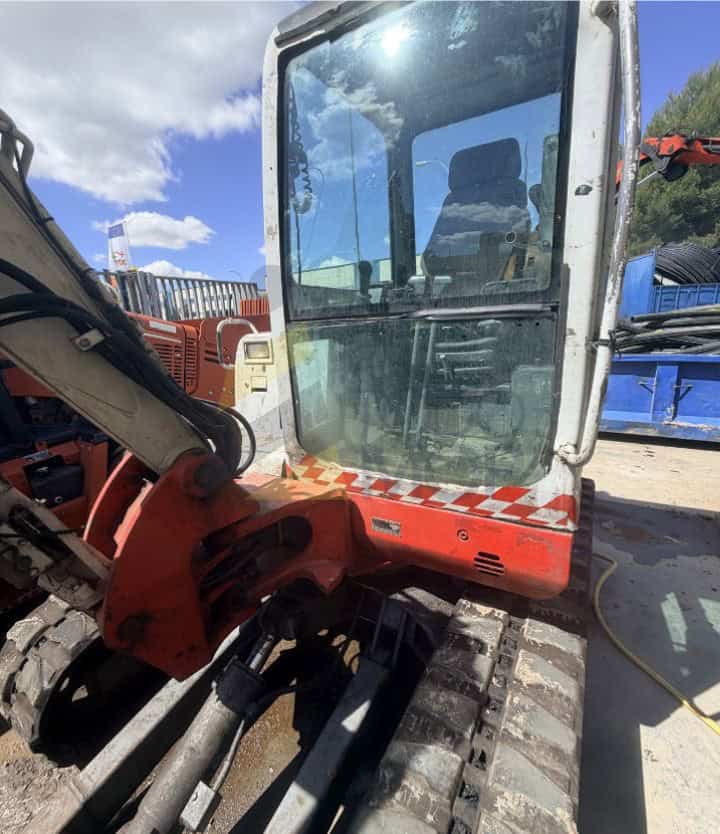 Miniexcavadora TAKEUCHI TB145 , Año fabricación 2005, Horas: 13741 H, equipada con cazo de 40, Enganche Hidráulico, tres instalaciones hidráulicas.