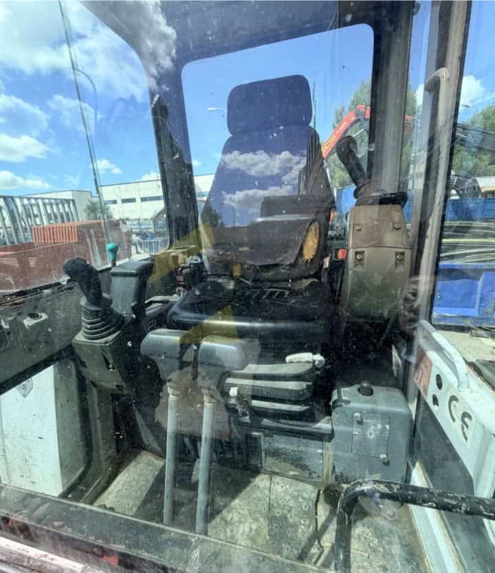 Miniexcavadora TAKEUCHI TB145 , Año fabricación 2005, Horas: 13741 H, equipada con cazo de 40, Enganche Hidráulico, tres instalaciones hidráulicas.