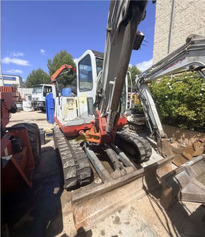 Miniexcavadora TAKEUCHI TB145 , Año fabricación 2005, Horas: 13741 H, equipada con cazo de 40, Enganche Hidráulico, tres instalaciones hidráulicas.