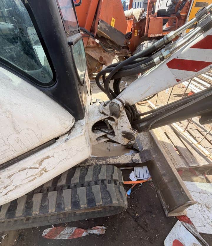Miniexcavadora BOBCAT 425 C, Año 2007, Horas: 1804 H, equipada con cazo de 40 y 60, Enganche. Con CE. miniexcavadora compacta clásica.