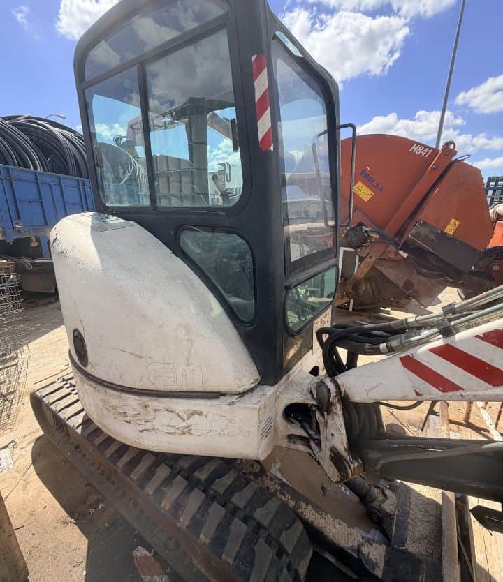 Miniexcavadora BOBCAT 425 C, Año 2007, Horas: 1804 H, equipada con cazo de 40 y 60, Enganche. Con CE. miniexcavadora compacta clásica.