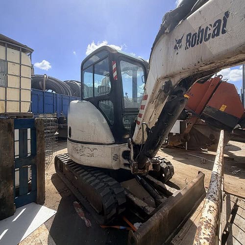 Miniexcavadora BOBCAT 425 C, Año 2007, Horas: 1804 H, equipada con cazo de 40 y 60, Enganche. Con CE. miniexcavadora compacta clásica.