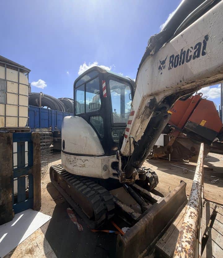 Miniexcavadora BOBCAT 425 C, Año 2007, Horas: 1804 H, equipada con cazo de 40 y 60, Enganche. Con CE. miniexcavadora compacta clásica.