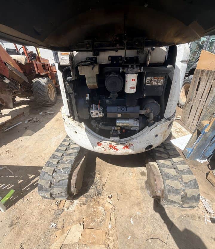 Miniexcavadora BOBCAT 425 C, Año 2007, Horas: 1804 H, equipada con cazo de 40 y 60, Enganche. Con CE. miniexcavadora compacta clásica.