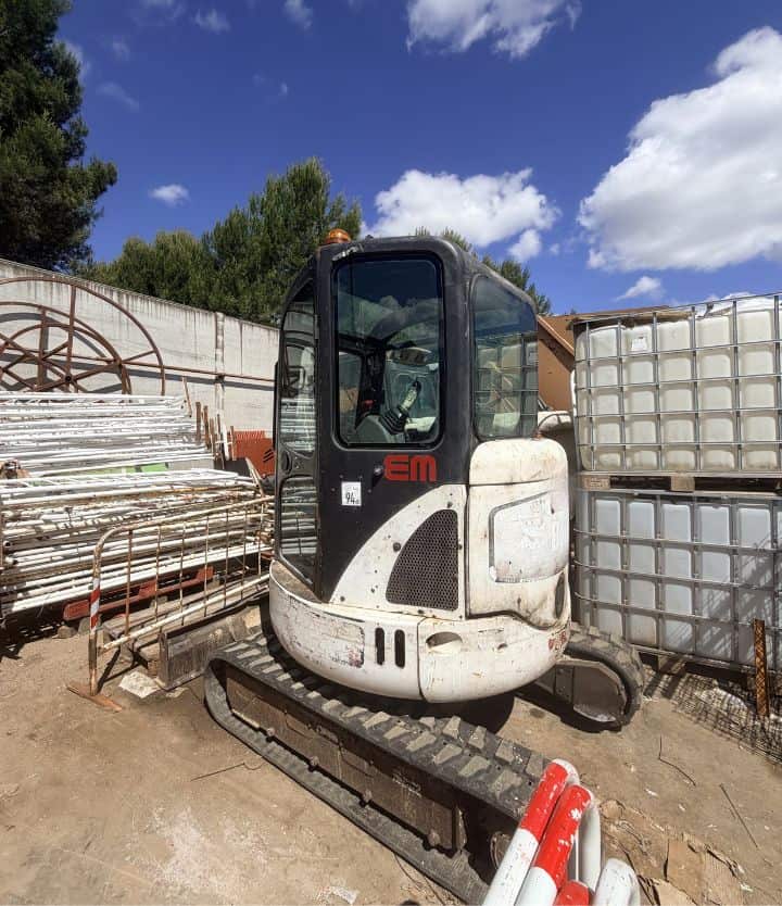 Miniexcavadora BOBCAT 425 C, Año 2007, Horas: 1804 H, equipada con cazo de 40 y 60, Enganche. Con CE. miniexcavadora compacta clásica.