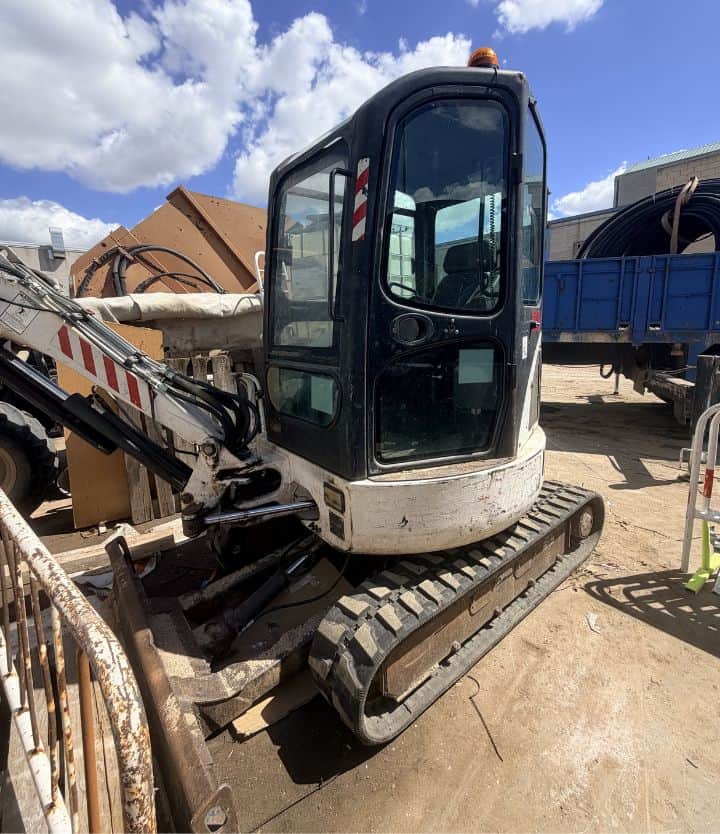 Miniexcavadora BOBCAT 425 C, Año 2007, Horas: 1804 H, equipada con cazo de 40 y 60, Enganche. Con CE. miniexcavadora compacta clásica.