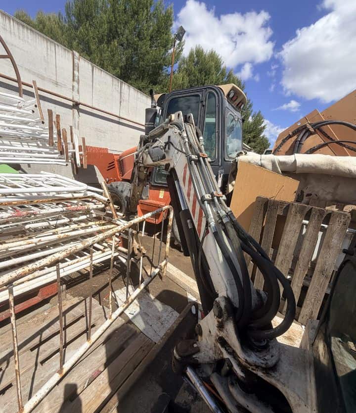 Miniexcavadora BOBCAT 425 C, Año 2007, Horas: 1804 H, equipada con cazo de 40 y 60, Enganche. Con CE. miniexcavadora compacta clásica.
