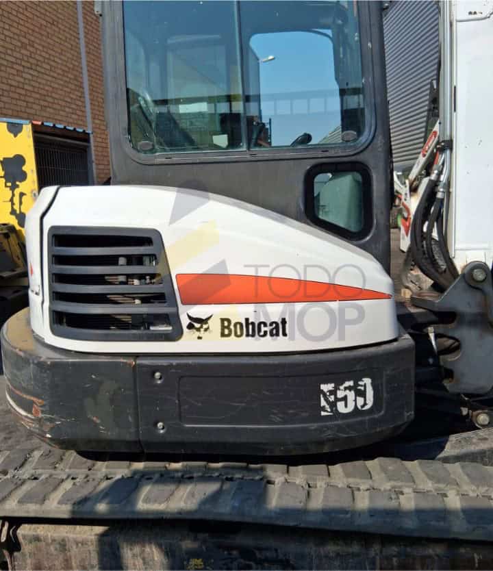Miniexcavadora BOBCAT E50, Año 2019, Horas: 6062 H, equipada con dos cazos nuevos, Enganche Mecánico, Aire acondicionado y Matriculada.