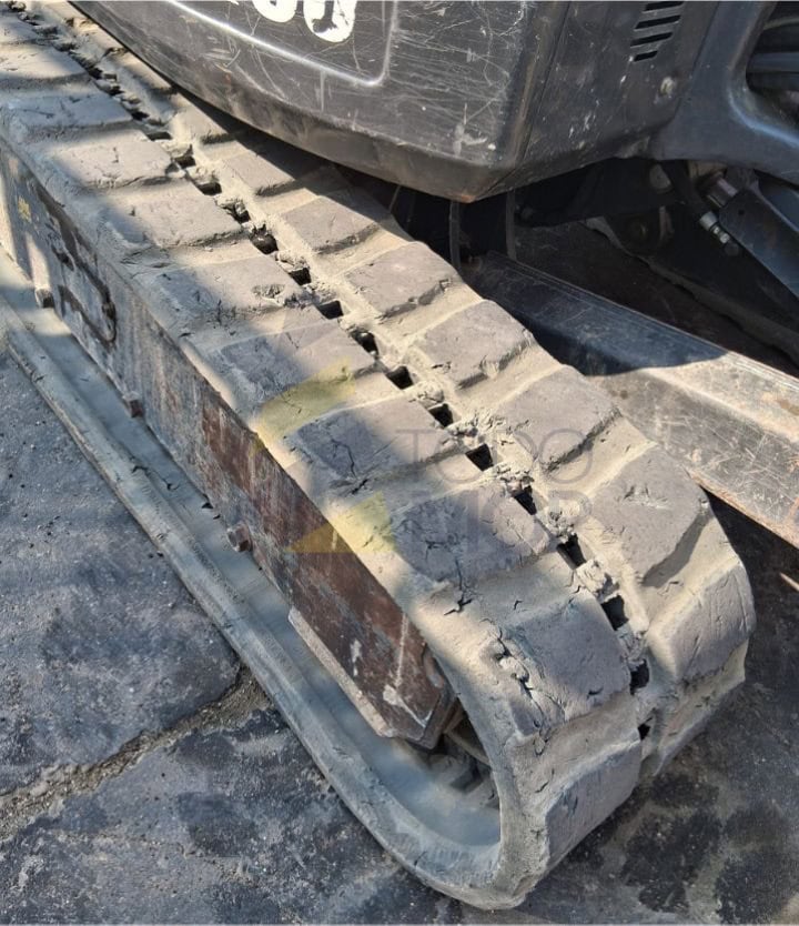 Miniexcavadora BOBCAT E50, Año 2019, Horas: 6062 H, equipada con dos cazos nuevos, Enganche Mecánico, Aire acondicionado y Matriculada.