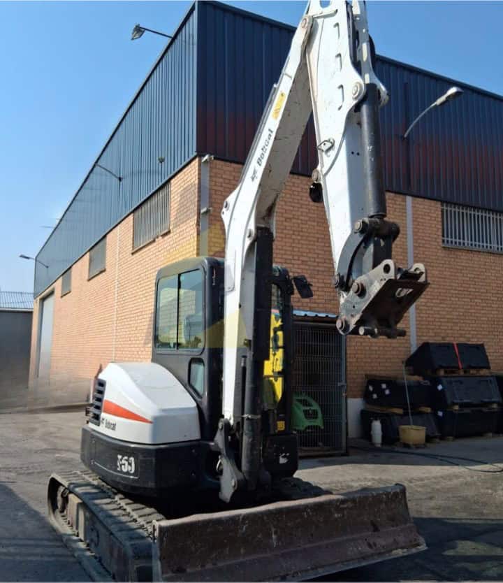 Miniexcavadora BOBCAT 50, Año 2019, Horas: 6062 H, equipada con dos cazos nuevos, Enganche Mecánico, Aire acondicionado y Matriculada.