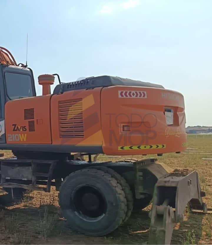 Excavadora, HITACHI, ZAXIS ZX210W, Año de fabricación 2006, Horas: 14379 Aprox, dos cazoscazo, Aire acondicionado recien cargado, Frenos reparados.