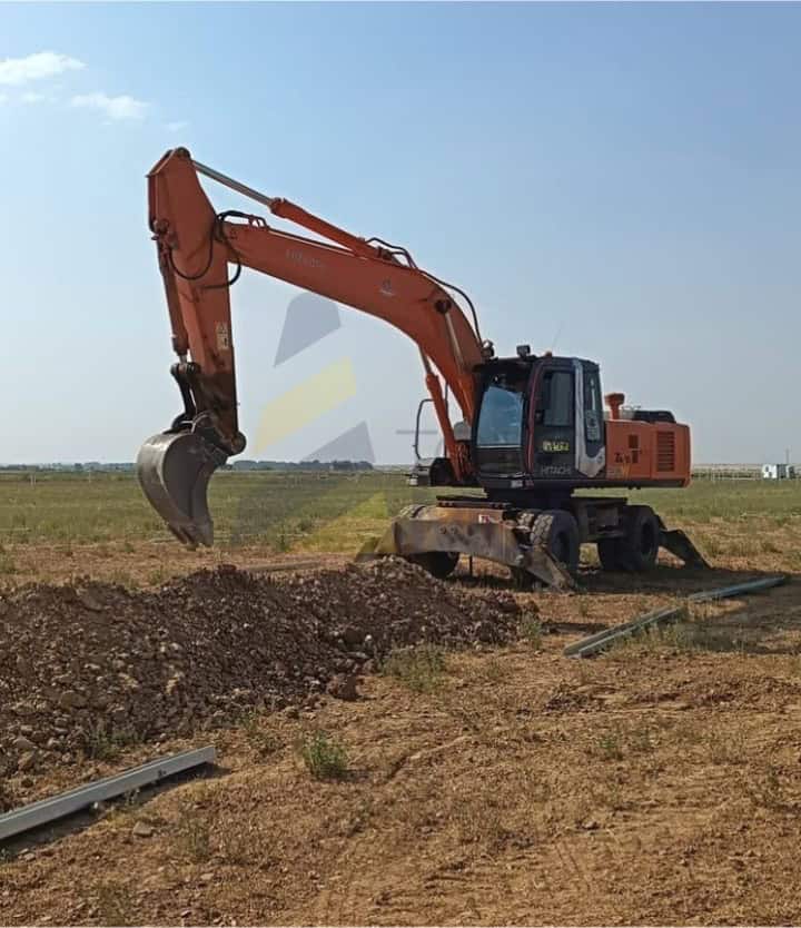 Excavadora, HITACHI, ZAXIS ZX210W, Año de fabricación 2006, Horas: 14379 Aprox, dos cazoscazo, Aire acondicionado recien cargado, Frenos reparados.
