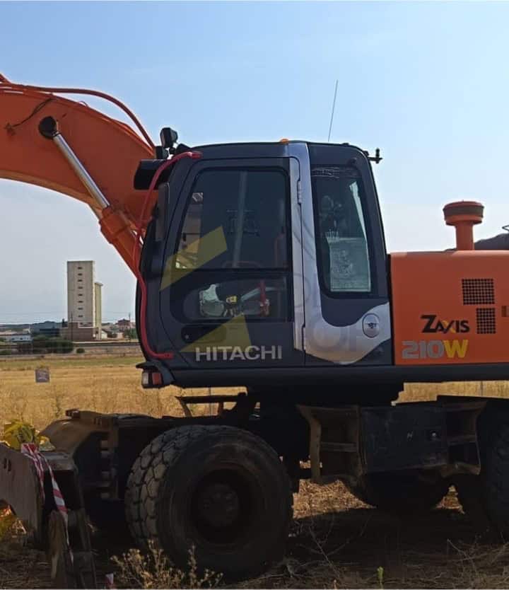 Excavadora, HITACHI, ZAXIS ZX210W, Año de fabricación 2006, Horas: 14379 Aprox, dos cazoscazo, Aire acondicionado recien cargado, Frenos reparados.