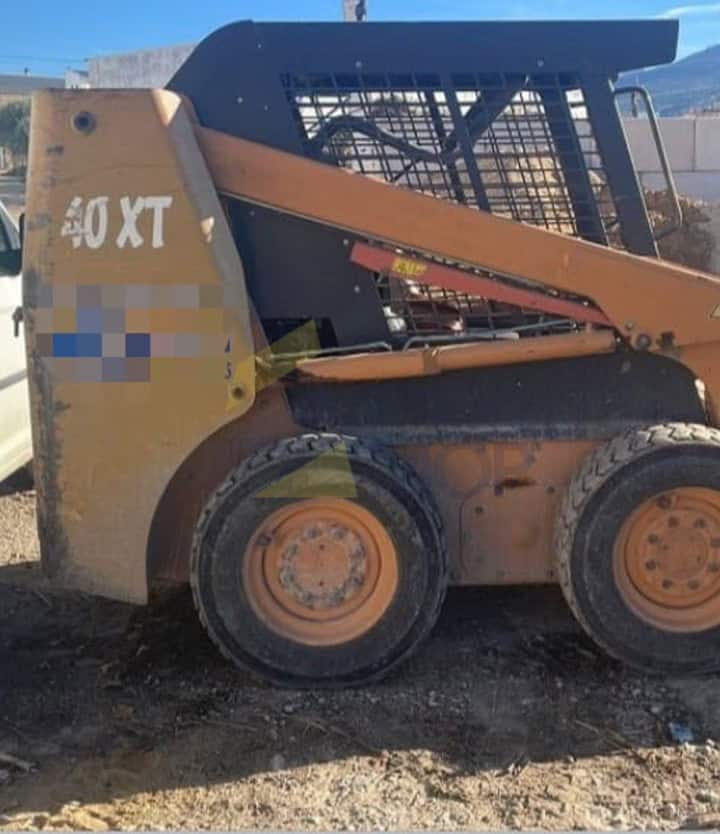 Minicargadora, CASE 40 XT, Año fabricación 2004, Horas: 6792, equipada con pala, retro. Matriculada. Maquinaria de Autónomo lista para trabajar
