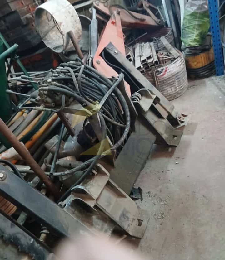 Minicargadora, JCB SS165 , Año fabricación 1997, Horas: 2643, equipada con pala, retro. Matriculada. Maquinaria lista para trabajar.