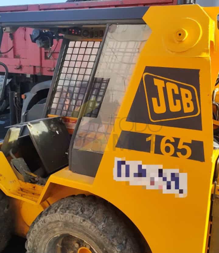Minicargadora, JCB SS165 , Año fabricación 1997, Horas: 2643, equipada con pala, retro. Matriculada. Maquinaria lista para trabajar.