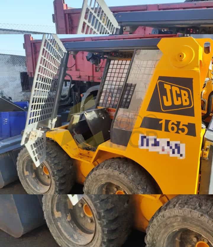 Minicargadora, JCB SS165 , Año fabricación 1997, Horas: 2643, equipada con pala, retro. Matriculada. Maquinaria lista para trabajar.