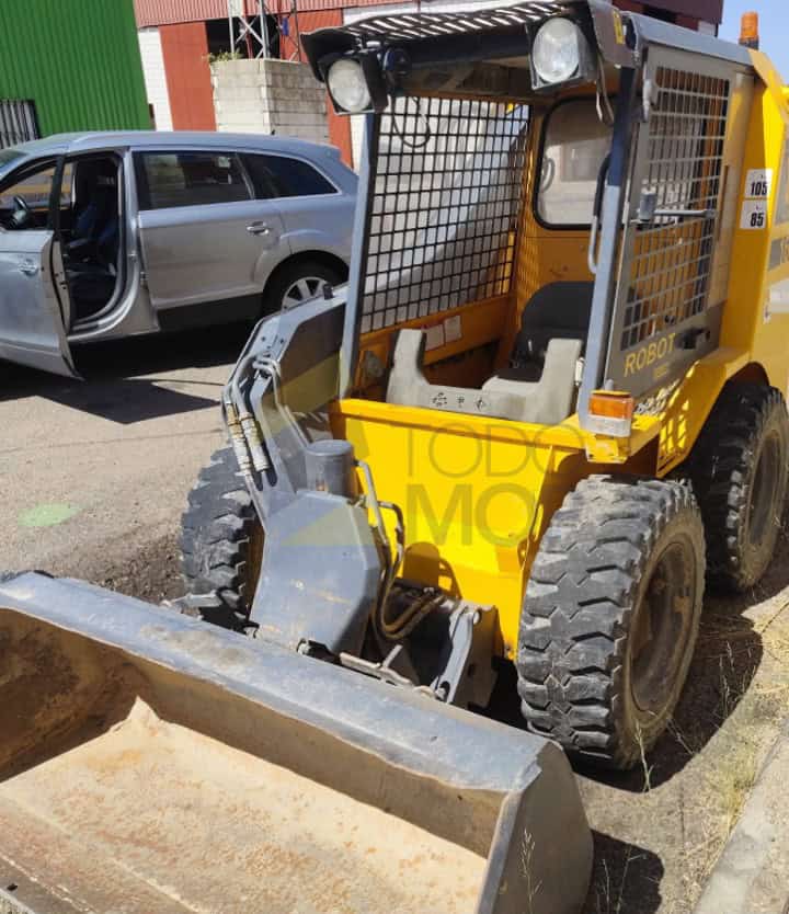 Minicargadora, JCB SS165 , Año fabricación 1997, Horas: 2643, equipada con pala, retro. Matriculada. Maquinaria lista para trabajar.