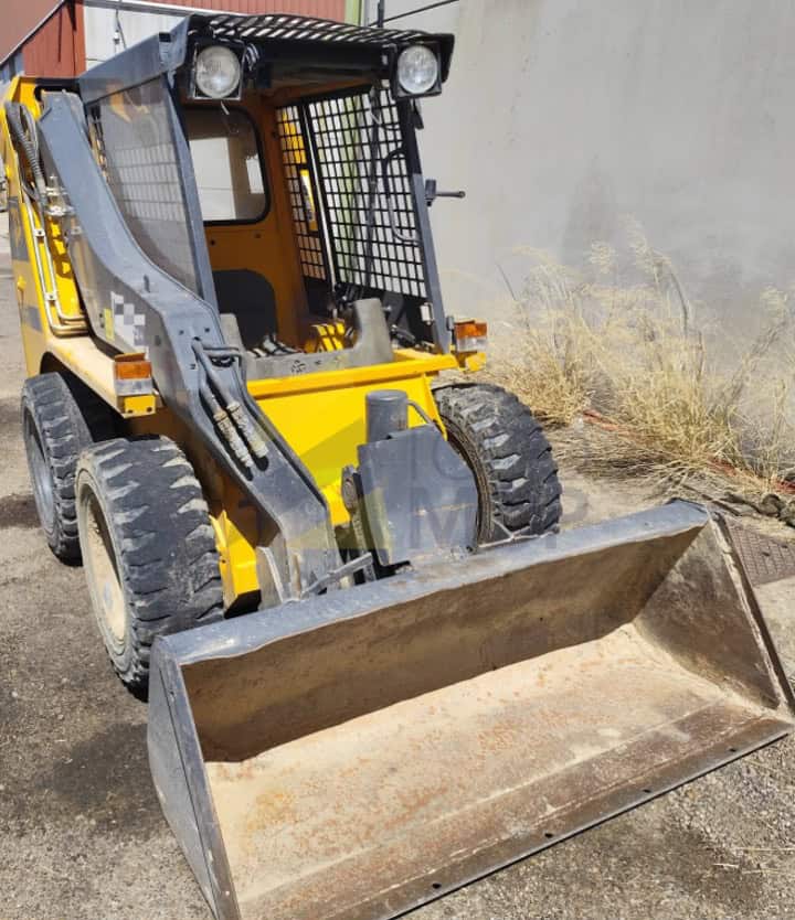Minicargadora, JCB SS165 , Año fabricación 1997, Horas: 2643, equipada con pala, retro. Matriculada. Maquinaria lista para trabajar.