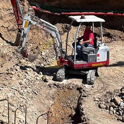 Mini Excavadora TAKEUCHI TB016 Canopy, Año fabricación 2008, Horas: 5.000 H Aprox, equipada con cazo de 40, Cazo de 60, Enganche mecánico, Instalacion hidráulicas para martillo .