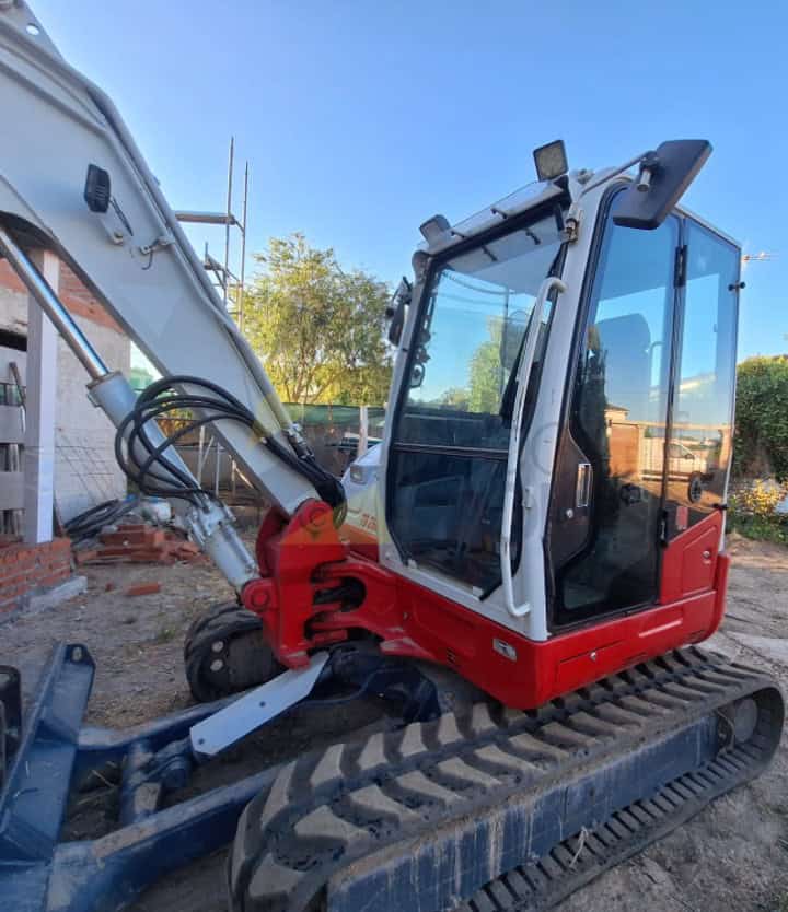 Miniexcavadora TAKEUCHI TB260 , Año fabricación 2016, Horas: 3367 H, equipada con tres cazos , Enganche Hidráulico, tres instalaciones hidráulicas