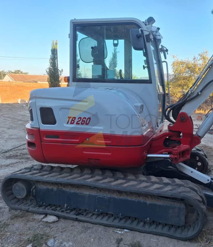 Miniexcavadora TAKEUCHI TB260 , Año fabricación 2016, Horas: 3367 H, equipada con tres cazos , Enganche Hidráulico, tres instalaciones hidráulicas