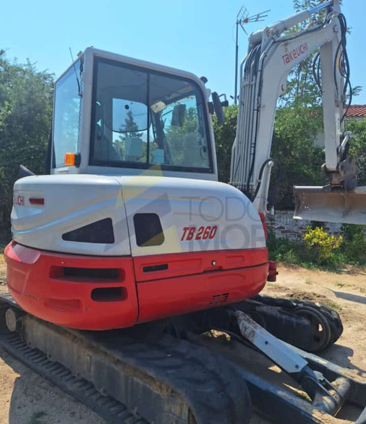 Miniexcavadora TAKEUCHI TB260 , Año fabricación 2016, Horas: 3367 H, equipada con tres cazos , Enganche Hidráulico, tres instalaciones hidráulicas