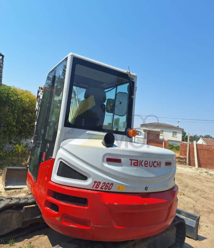 Miniexcavadora TAKEUCHI TB260 , Año fabricación 2016, Horas: 3367 H, equipada con tres cazos , Enganche Hidráulico, tres instalaciones hidráulicas