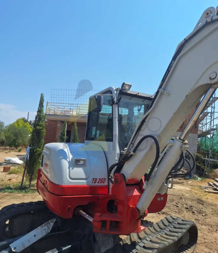Miniexcavadora TAKEUCHI TB260 , Año fabricación 2016, Horas: 3367 H, equipada con tres cazos , Enganche Hidráulico, tres instalaciones hidráulicas